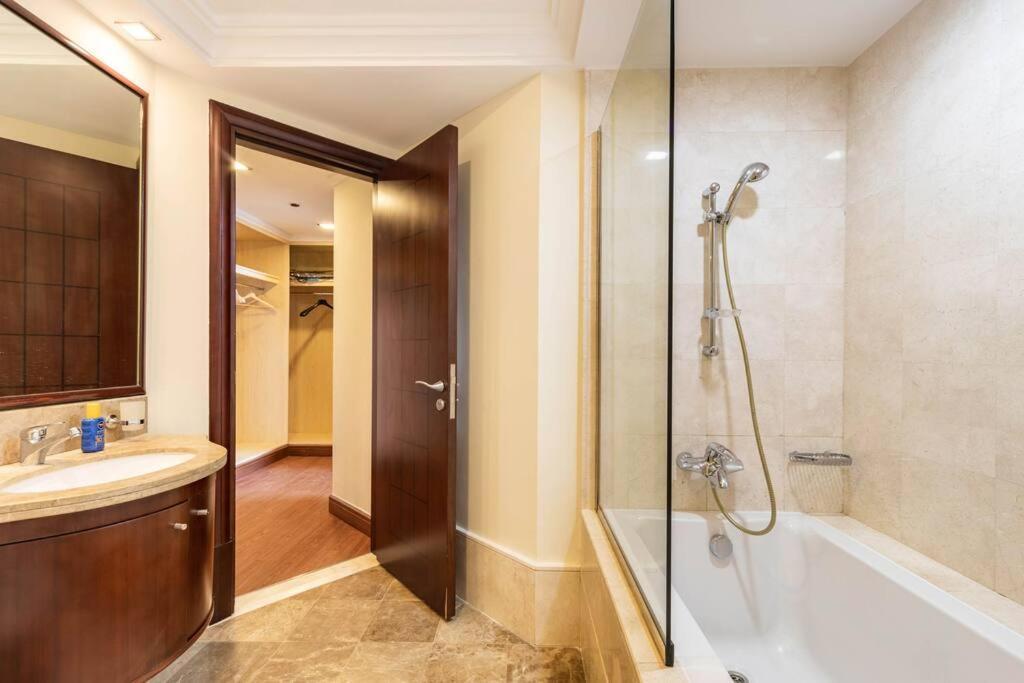 Luxury 1 Bedroom With A Private Beach Taj Granduer Residence At Palm Dubai Eksteriør billede